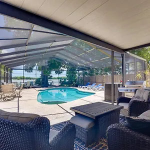 waterfront-tampa-house-w-pool-dock-lake-access.hotelstampa.org/