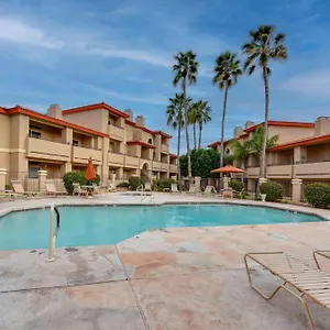 condo-w-balcony-shared-pool-14-mi-to-dt-phoenix.hotelsofphoenix.com/